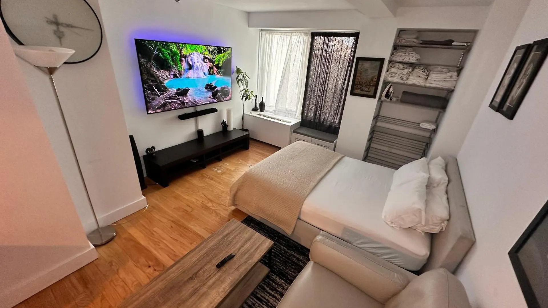 Modern Studio With Private Bathroom And Kitchen New York