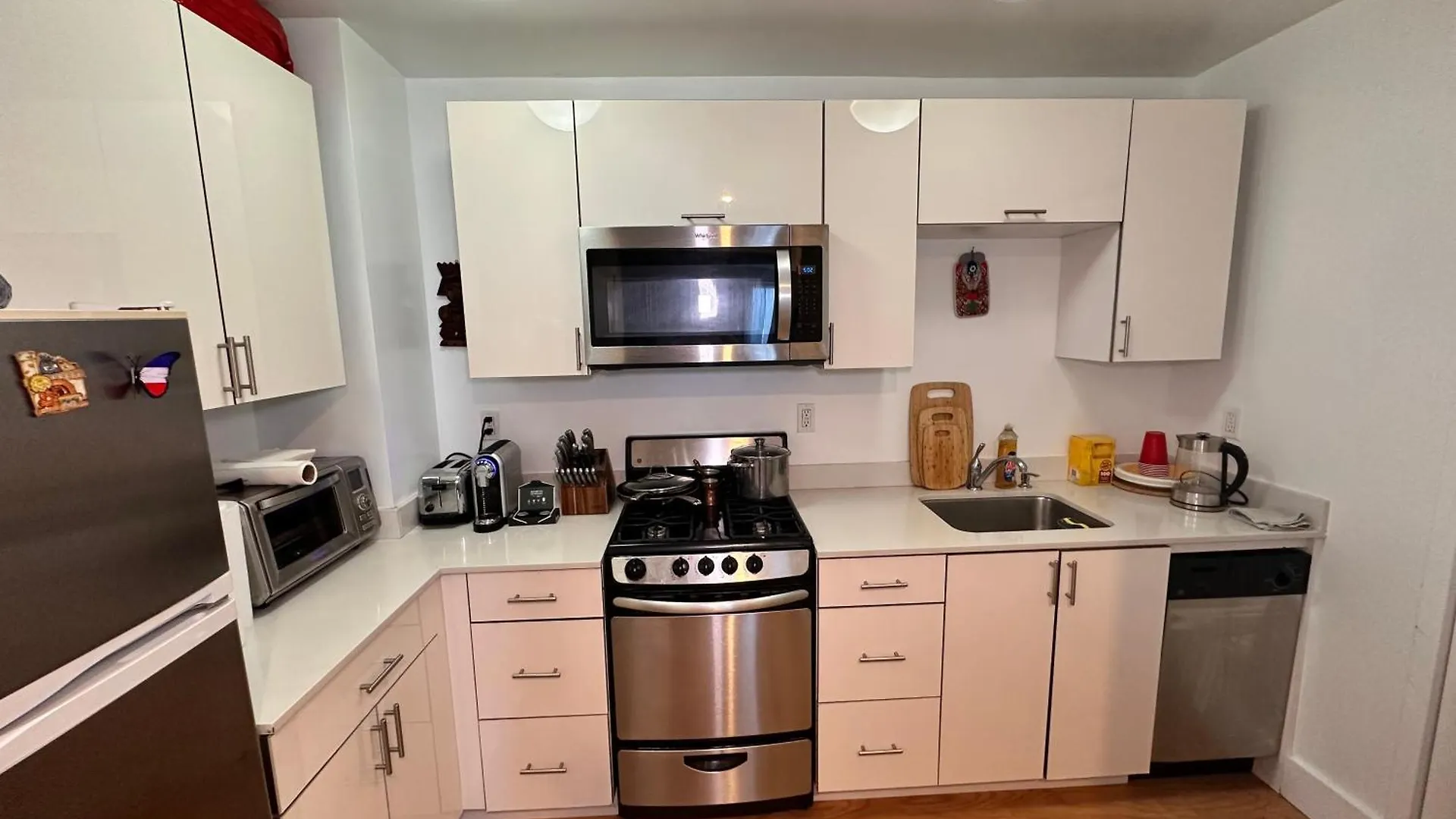 Modern Studio With Private Bathroom And Kitchen New York Apartment