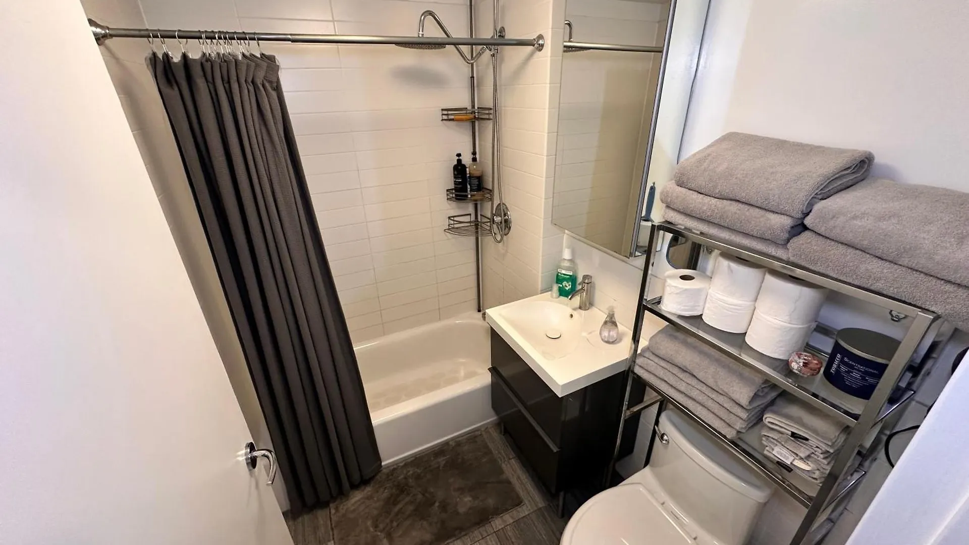 Apartment Modern Studio With Private Bathroom And Kitchen New York
